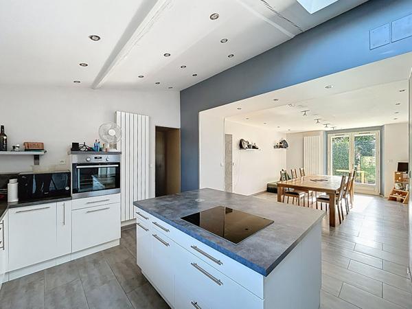 Maison familiale de plus de 150 m² avec vie de plain?pied et grand terrain clos