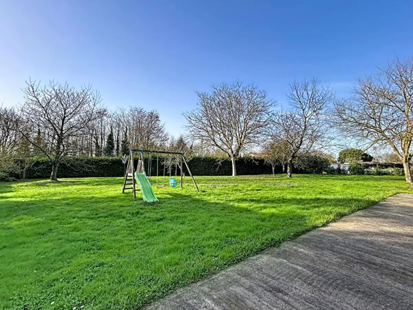 Maison familiale de plus de 150 m² avec vie de plain?pied et grand terrain clos