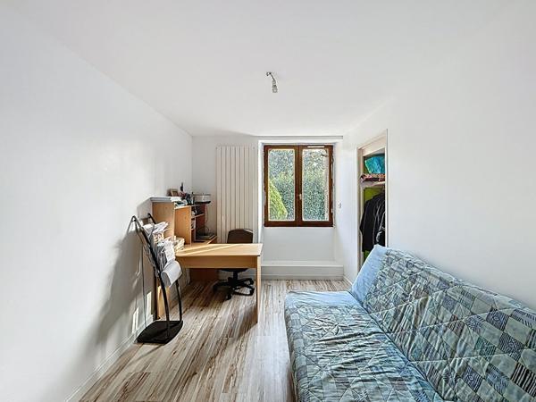 Maison familiale de plus de 150 m² avec vie de plain?pied et grand terrain clos