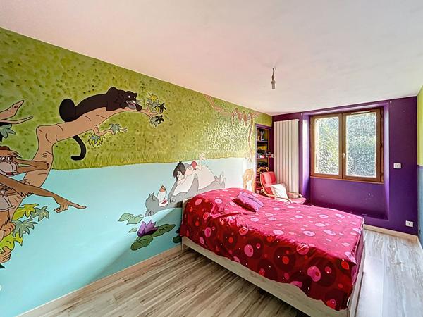 Maison familiale de plus de 150 m² avec vie de plain?pied et grand terrain clos