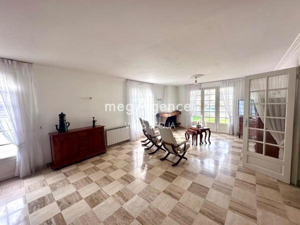 Maison à SENS, 89100 - 6 pièces 204m²