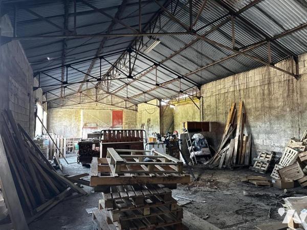 Ensemble immobilier avec hangar, maison à terminer et terrain constructible – 1 525 m²