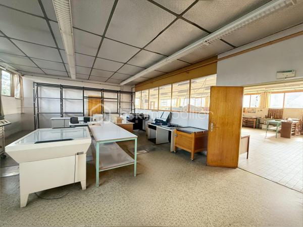 Local commercial de 610 m²