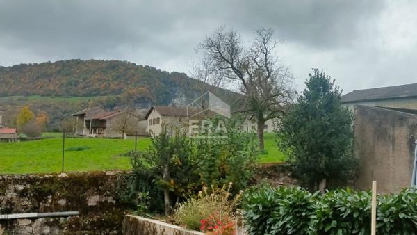 Maison Oncieu avec garage et jardin