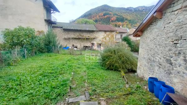 Maison Oncieu avec garage et jardin