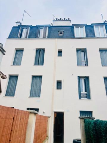 Appartement Le Bourget STUDIO 17.46 m2 surface habitable - 30 m2 surface utile