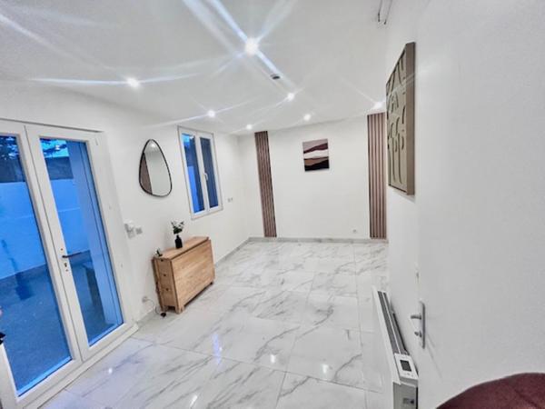 Appartement Le Bourget STUDIO 17.46 m2 surface habitable - 30 m2 surface utile