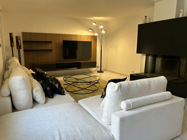 MAGNIFIQUE MAISON MEUBLEE 6 PIECES 153m2 AVEC DOUBLE BOX , TERRASSE ET JARDINS ARBORÉ