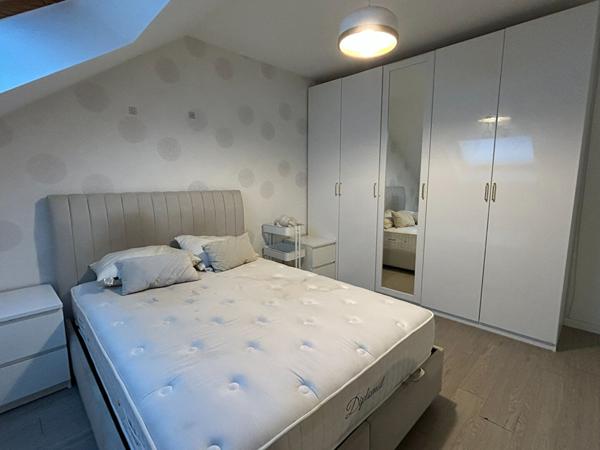 MAGNIFIQUE MAISON MEUBLEE 6 PIECES 153m2 AVEC DOUBLE BOX , TERRASSE ET JARDINS ARBORÉ