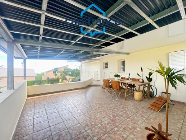 Villa T8 de plus de 200m² avec piscine à vendre SAINTE SUZANNE (974)