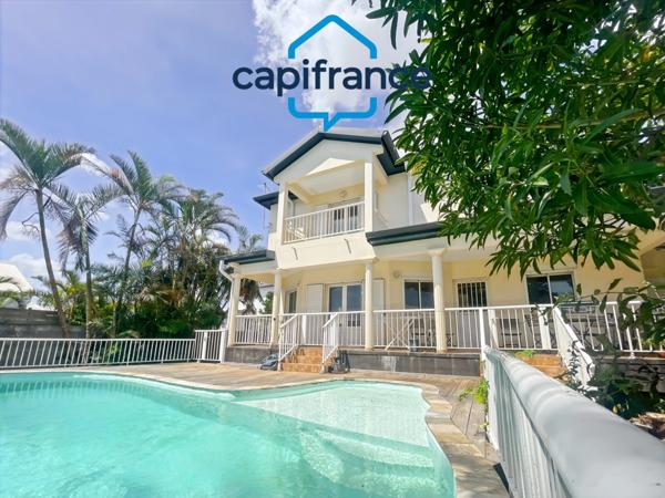 Villa T8 de plus de 200m² avec piscine à vendre SAINTE SUZANNE (974)