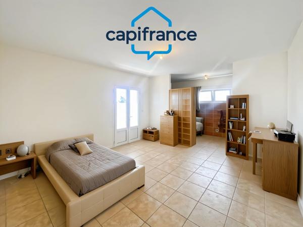 Villa T8 de plus de 200m² avec piscine à vendre SAINTE SUZANNE (974)