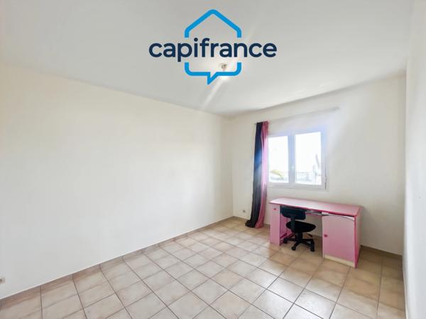 Villa T8 de plus de 200m² avec piscine à vendre SAINTE SUZANNE (974)