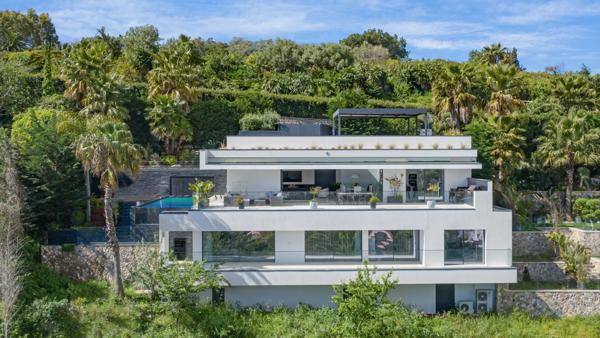 Villa contemporaine avec magnifique vue mer