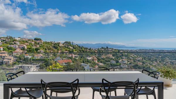 Villa contemporaine avec magnifique vue mer