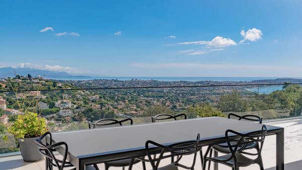 Villa contemporaine avec magnifique vue mer