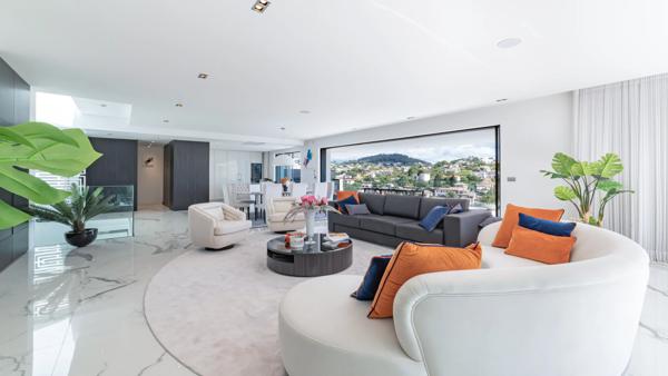 Villa contemporaine avec magnifique vue mer