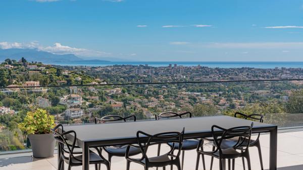 Villa contemporaine avec magnifique vue mer