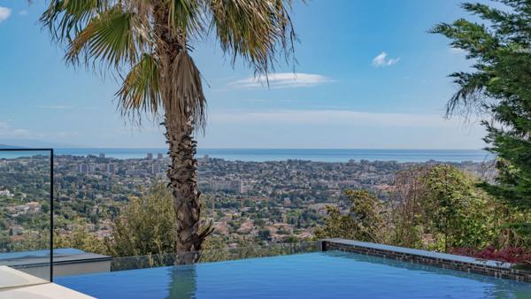 Villa contemporaine avec magnifique vue mer