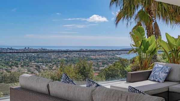 Villa contemporaine avec magnifique vue mer