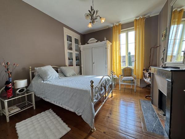 Belle Maison de Ville avec Jardinet et Dépendance à Condom