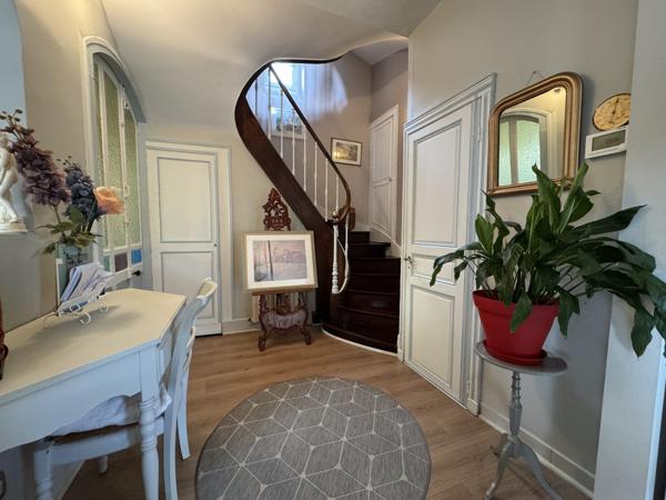 Belle Maison de Ville avec Jardinet et Dépendance à Condom