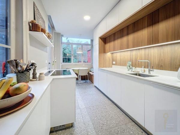 Maison mitoyenne 2 côtés La Madeleine Secteur La Madeleine 214 m²