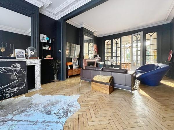 Maison mitoyenne 2 côtés La Madeleine Secteur La Madeleine 214 m²