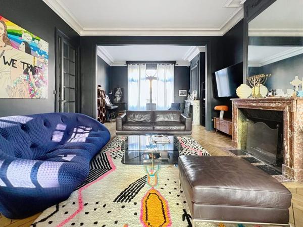 Maison mitoyenne 2 côtés La Madeleine Secteur La Madeleine 214 m²