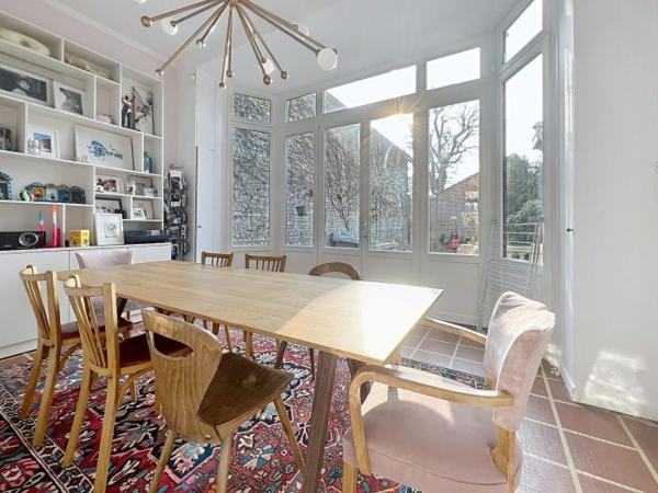 Maison mitoyenne 2 côtés La Madeleine Secteur La Madeleine 214 m²