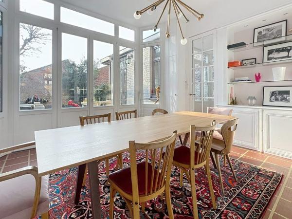 Maison mitoyenne 2 côtés La Madeleine Secteur La Madeleine 214 m²