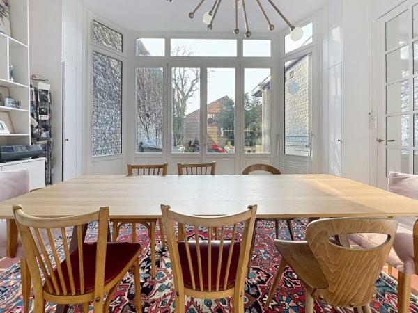 Maison mitoyenne 2 côtés La Madeleine Secteur La Madeleine 214 m²