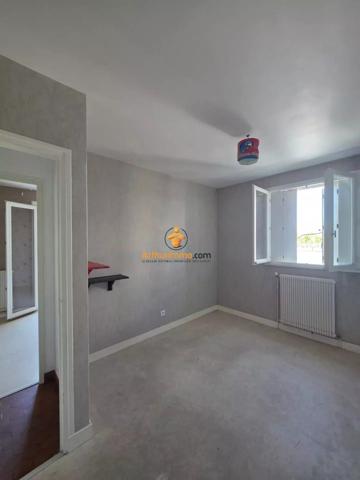 Vente                                                      Maison
                        
                                         631 m2                     à Tarbes