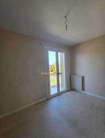 Vente                                                      Maison
                        
                                         631 m2                     à Tarbes
