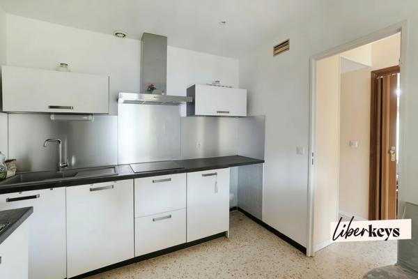 GARONS- MAISON PLAIN PIED - 2 CHAMBRES- VERANDA- GARAGE