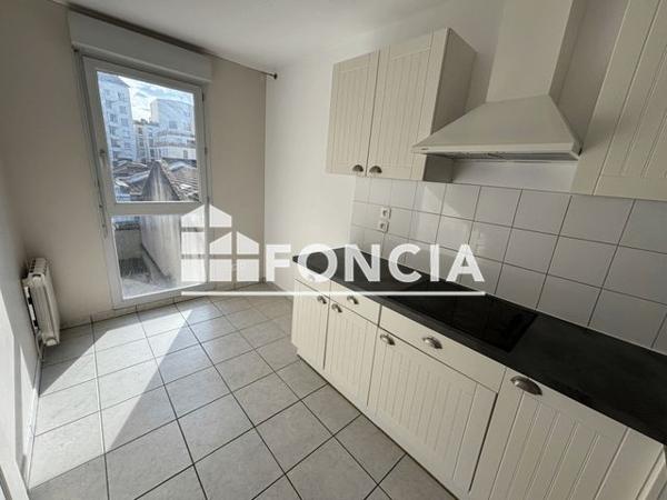 Location Appartement 3 pièces 62.09 m² - 294 RUE PAUL BERT Lyon 69003