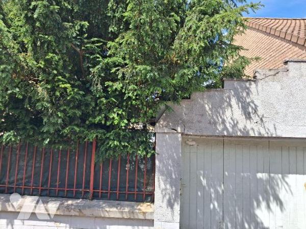 A VENDRE idéal investisseur 
maison actuellement louée 550EUR/mois comprenant un séjour, une c...