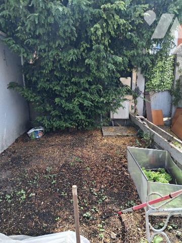 A VENDRE idéal investisseur 
maison actuellement louée 550EUR/mois comprenant un séjour, une c...