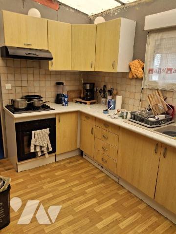 A VENDRE idéal investisseur 
maison actuellement louée 550EUR/mois comprenant un séjour, une c...