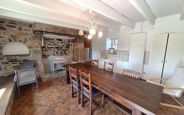 Maison à vendre    7 pièces •  Lanmeur