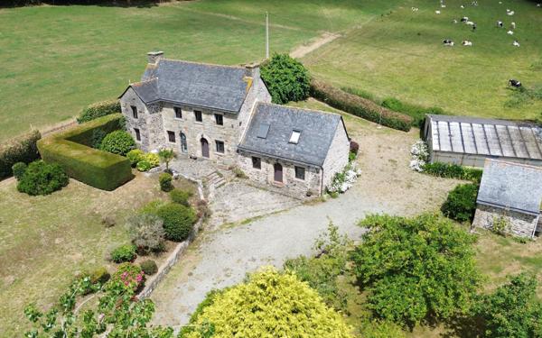 Maison à vendre    7 pièces •  Lanmeur