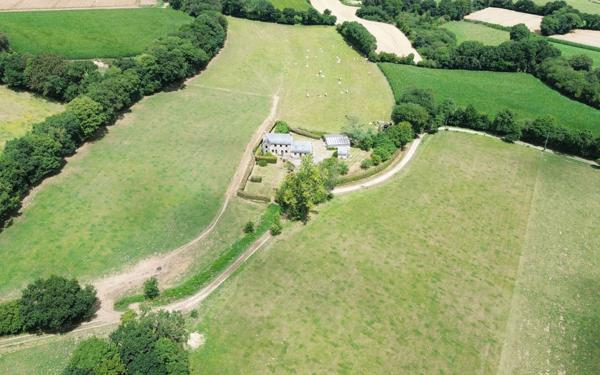 Maison à vendre    7 pièces •  Lanmeur