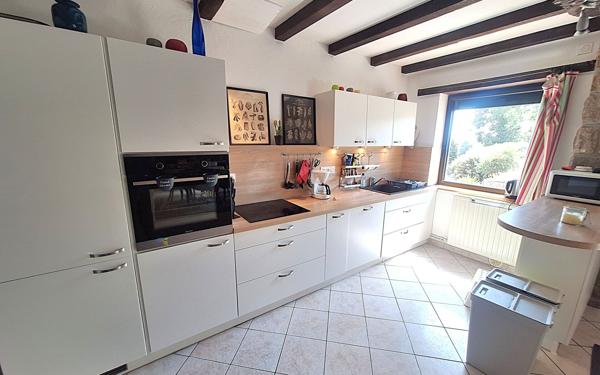 Maison à vendre    7 pièces •  Lanmeur