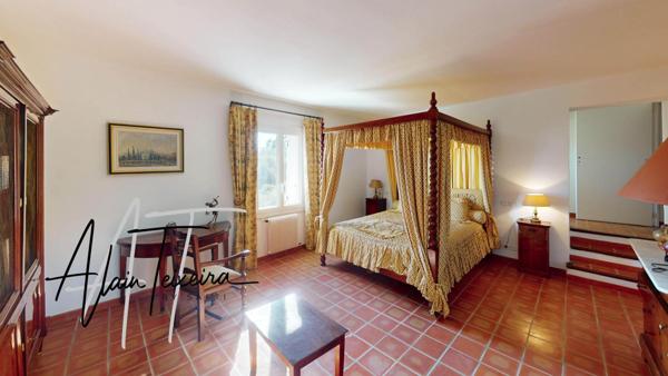 Authentique mas provencal avec oliveraie sur 4Ha