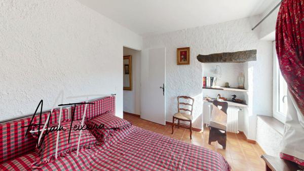 Authentique mas provencal avec oliveraie sur 4Ha