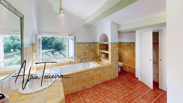 Authentique mas provencal avec oliveraie sur 4Ha