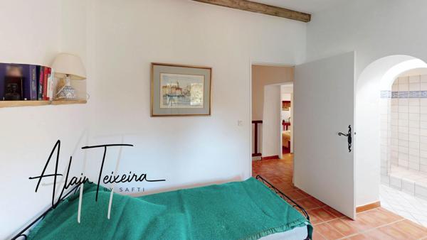 Authentique mas provencal avec oliveraie sur 4Ha