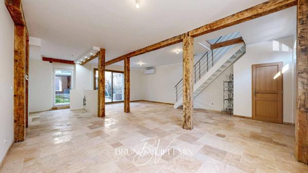 MAISON DE VILLE R+1 avec GARAGE, DEPENDANCES et EXTERIEUR