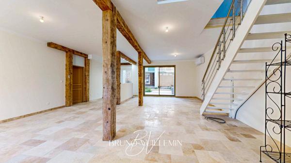 MAISON DE VILLE R+1 avec GARAGE, DEPENDANCES et EXTERIEUR