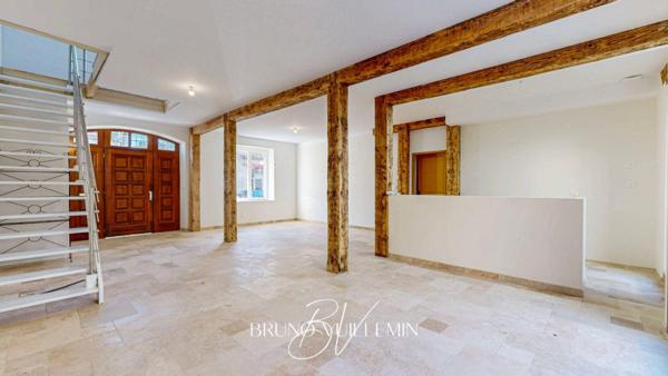 MAISON DE VILLE R+1 avec GARAGE, DEPENDANCES et EXTERIEUR